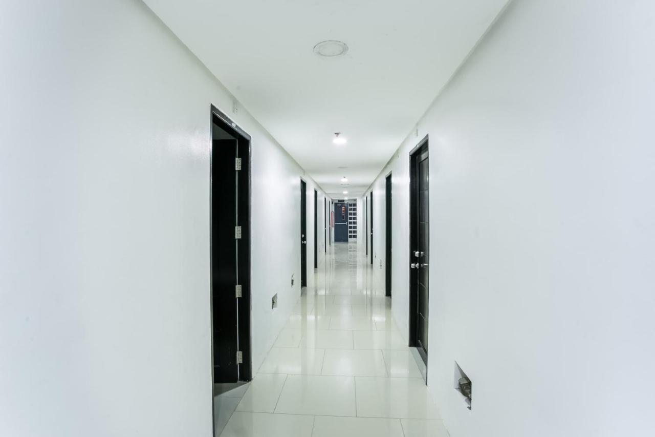 Oyo 505 Jardin Suites Manila Exteriör bild
