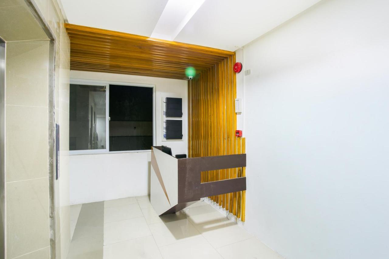 Oyo 505 Jardin Suites Manila Exteriör bild