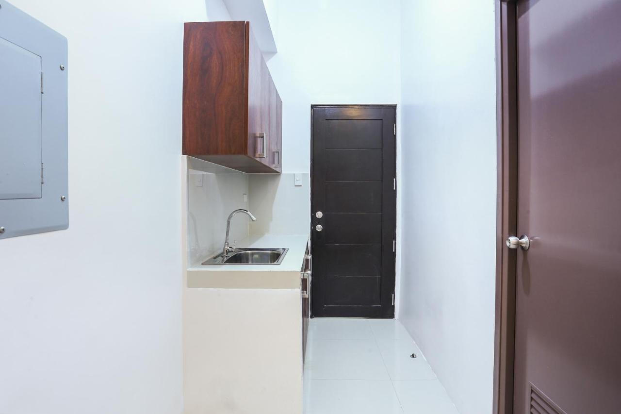 Oyo 505 Jardin Suites Manila Exteriör bild